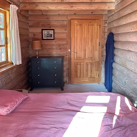 Log With Cozy Interior Near The Water * Vig