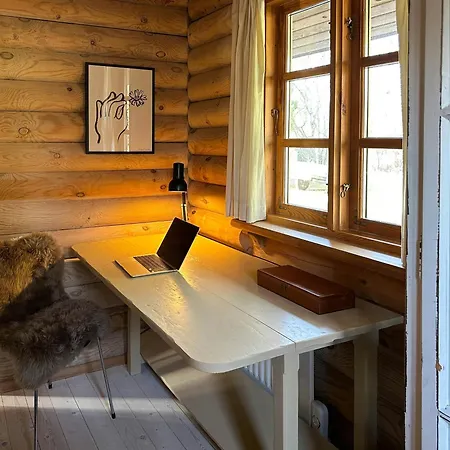 Log With Cozy Interior Near The Water *