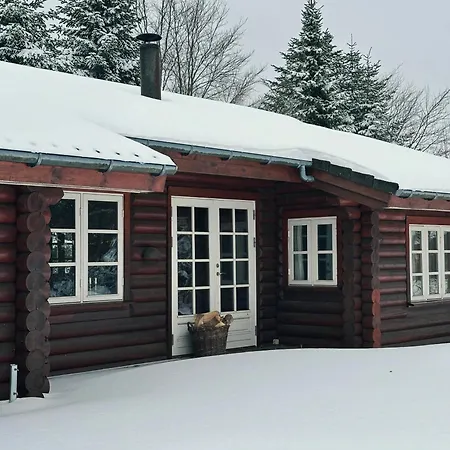 Log With Cozy Interior Near The Water *